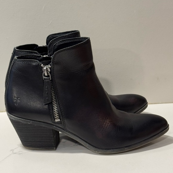 Frye - Judith Zip Bootie - Black Leather - Picture 4 of 13